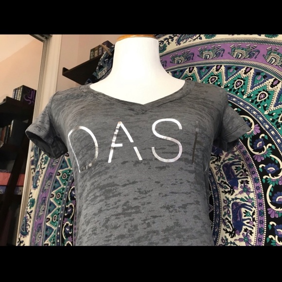 🔥EUC Kardashian Kollection Dash Gray short sleeve - Picture 2 of 3